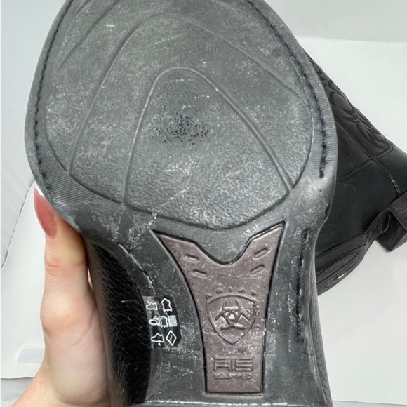 Ariat Mens boots. Round toes . Size 10D. Black leather. New - Picture 6 of 8